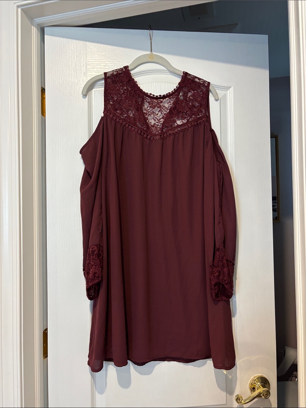 Women's Burgundy Lace Yoke Cold-Shoulder Top
